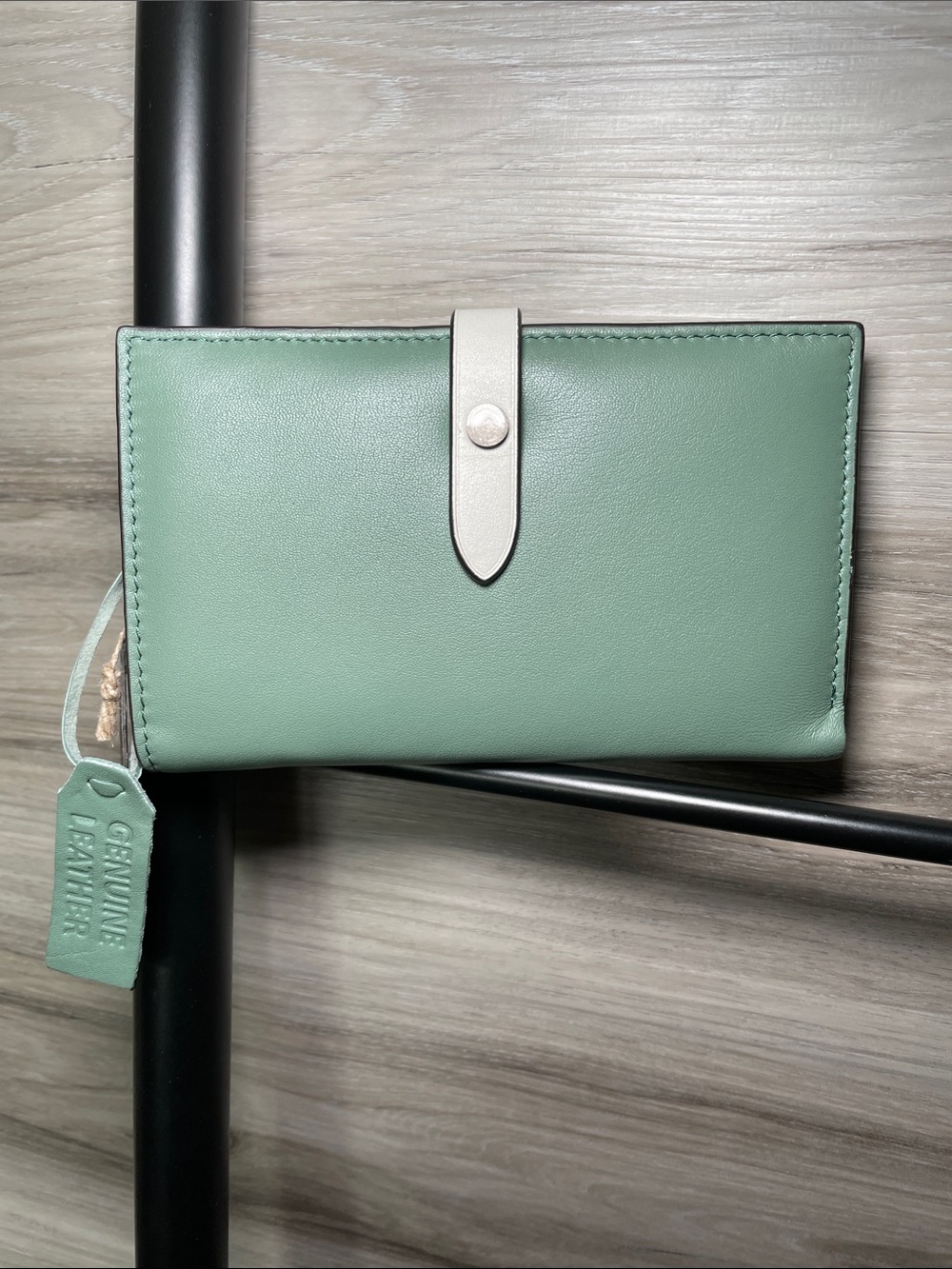 NWT- Artisan Leather Medium 2 Tone Strap Snap Wallet, Green/Ivory